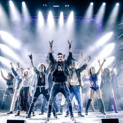 Rock-of-Ages-rolls-on-to-the-Garrick-Theatre-in-the-New-Year