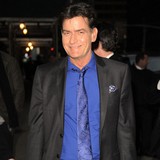Charlie-Sheen-removes-Hollywood-star