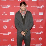 Ashton-Kutcher-raises-eyebrows-with-behaviour