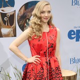 Amanda-Seyfried-inseparable-from-pet