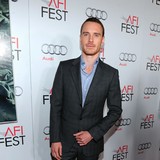 Michael-Fassbender-got-hit-with-vase-on-set