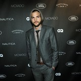 Ashton-Kutcher-�concerned-for-Demi�