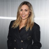 Elizabeth-Olsen-confused-by-paparazzi