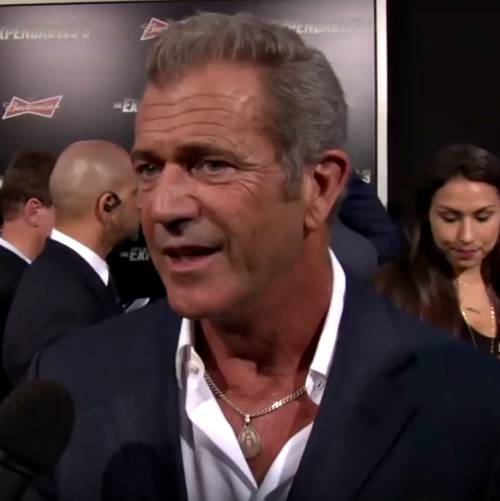 Oksana-Grigorieva-wants-Mel-Gibson-to-pay-for-her-publicist