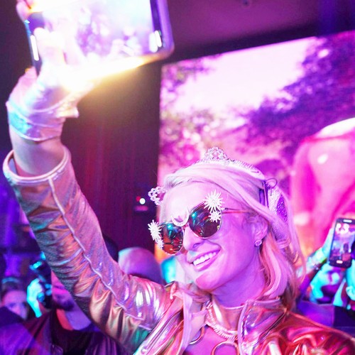 Paris Hilton plans to keep her kids off phones - Vimarsana News
