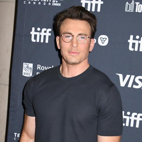 Кріс Еванс і дружина Альба Баптіста вітають доньку Кріс Еванс і дружина Альба Баптіста вітають доньку