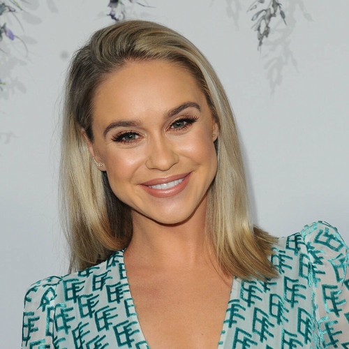 becca tobin net worth becca tobin wedding - Ilustrasi 2